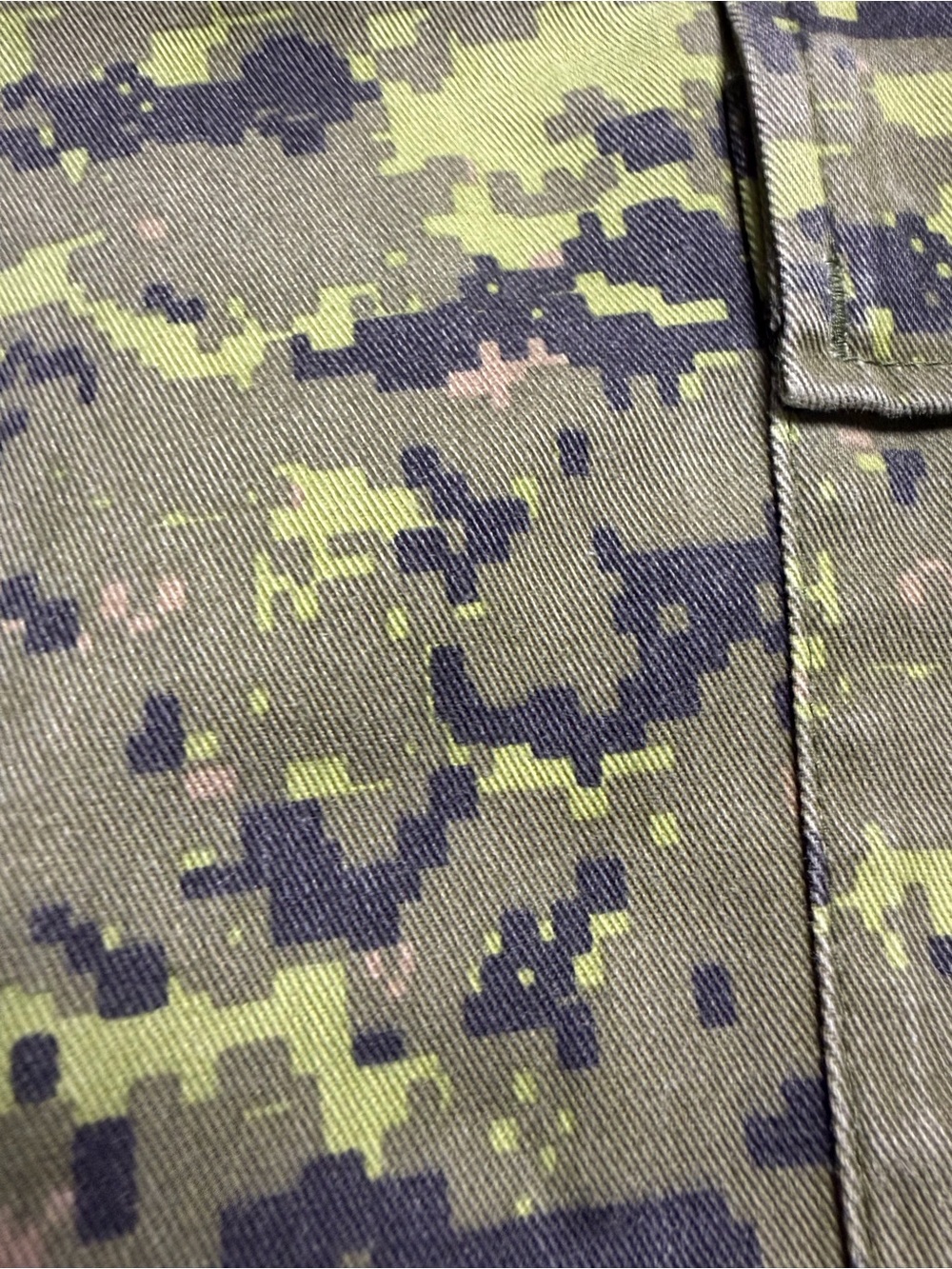 Men's Digital Camo Cargo Pants in Olive/Black - Picture 3 of 4